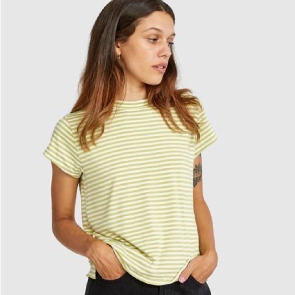 🌸RVCA Sahara Tee🌸 - Picture 8 of 10